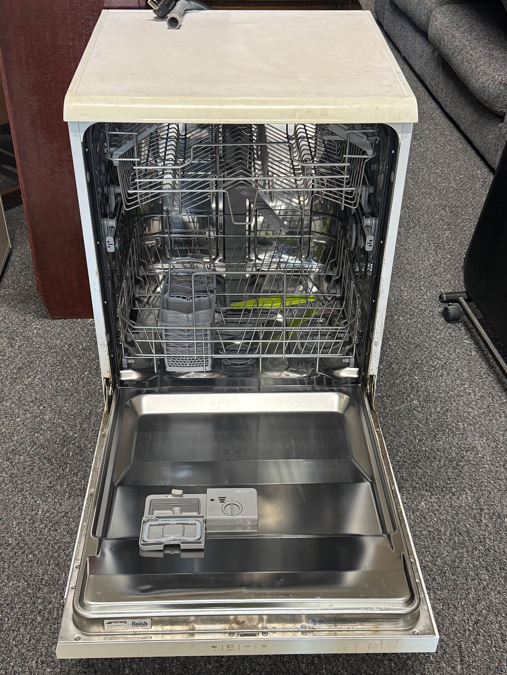Lot 168: Smeg DFD613W Freestanding Dishwasher in White Finish