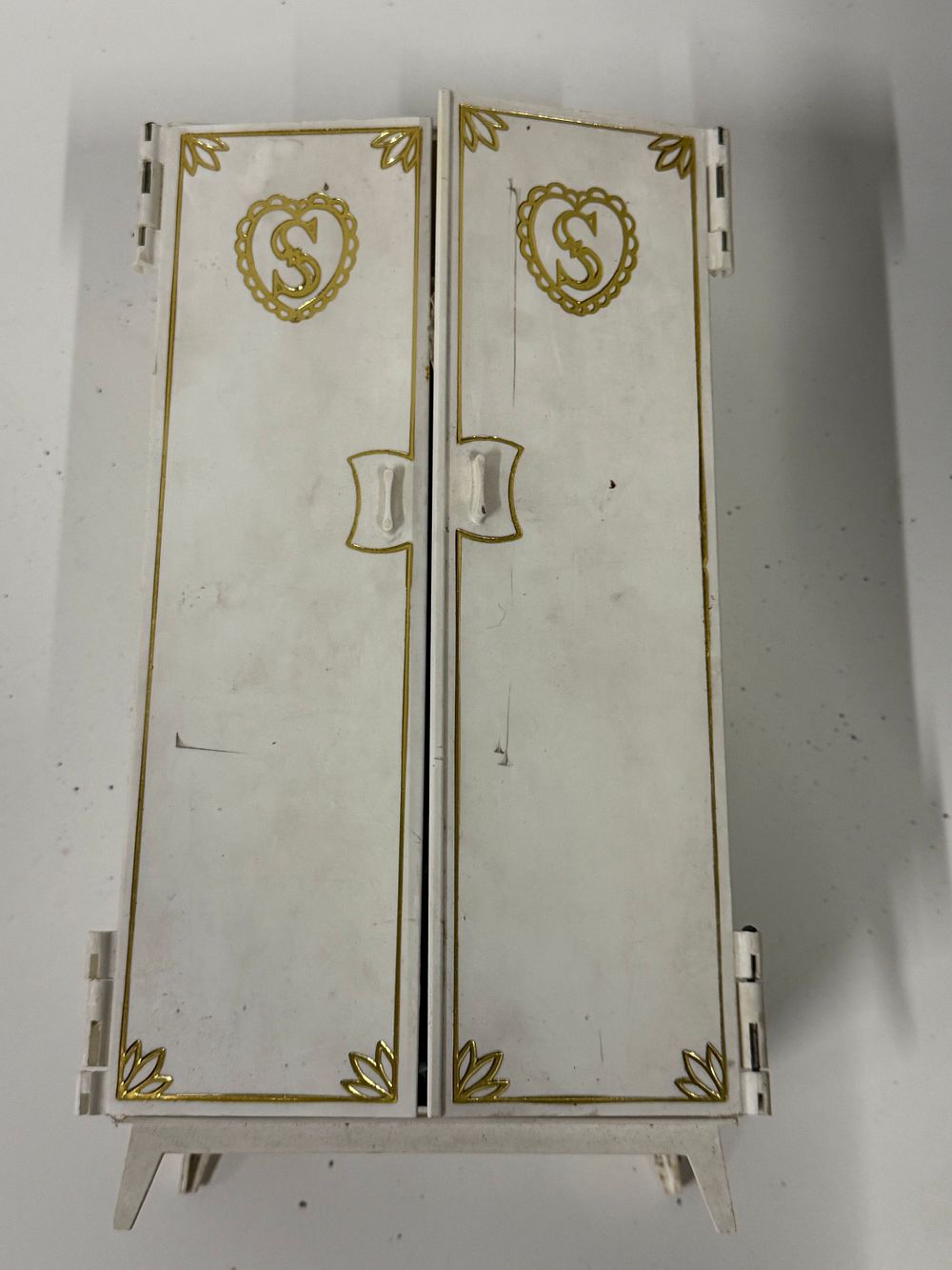Lot 177: A Vintage Marx Sindy Doll Wardrobe and Assorted Clothing
