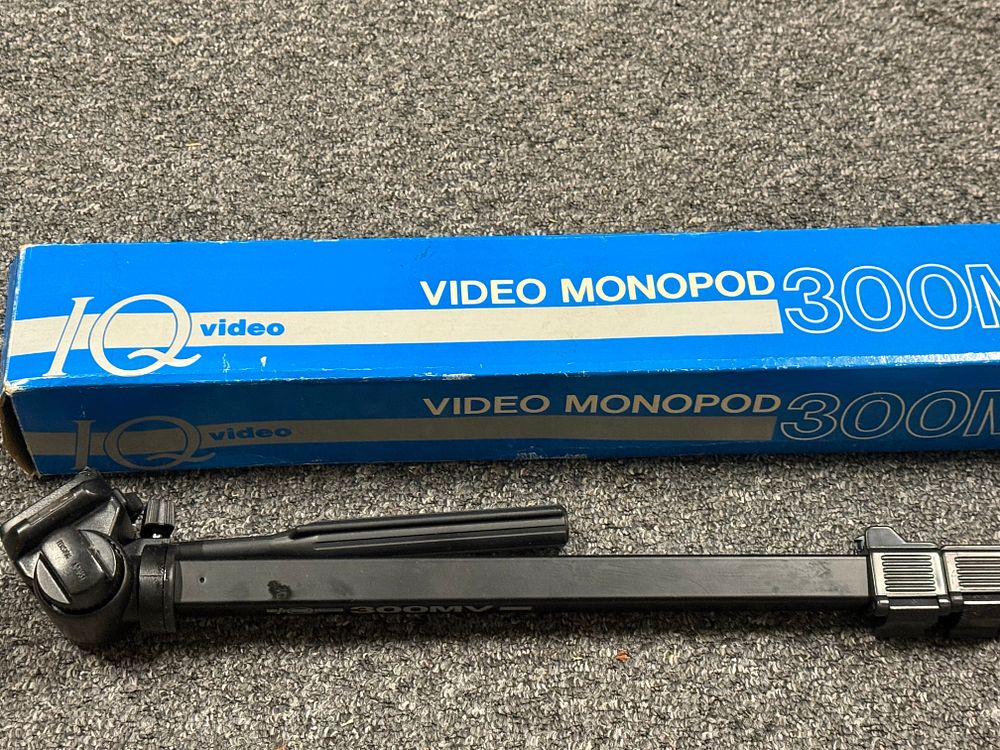 Lot 180: Boxed Extending Momopod