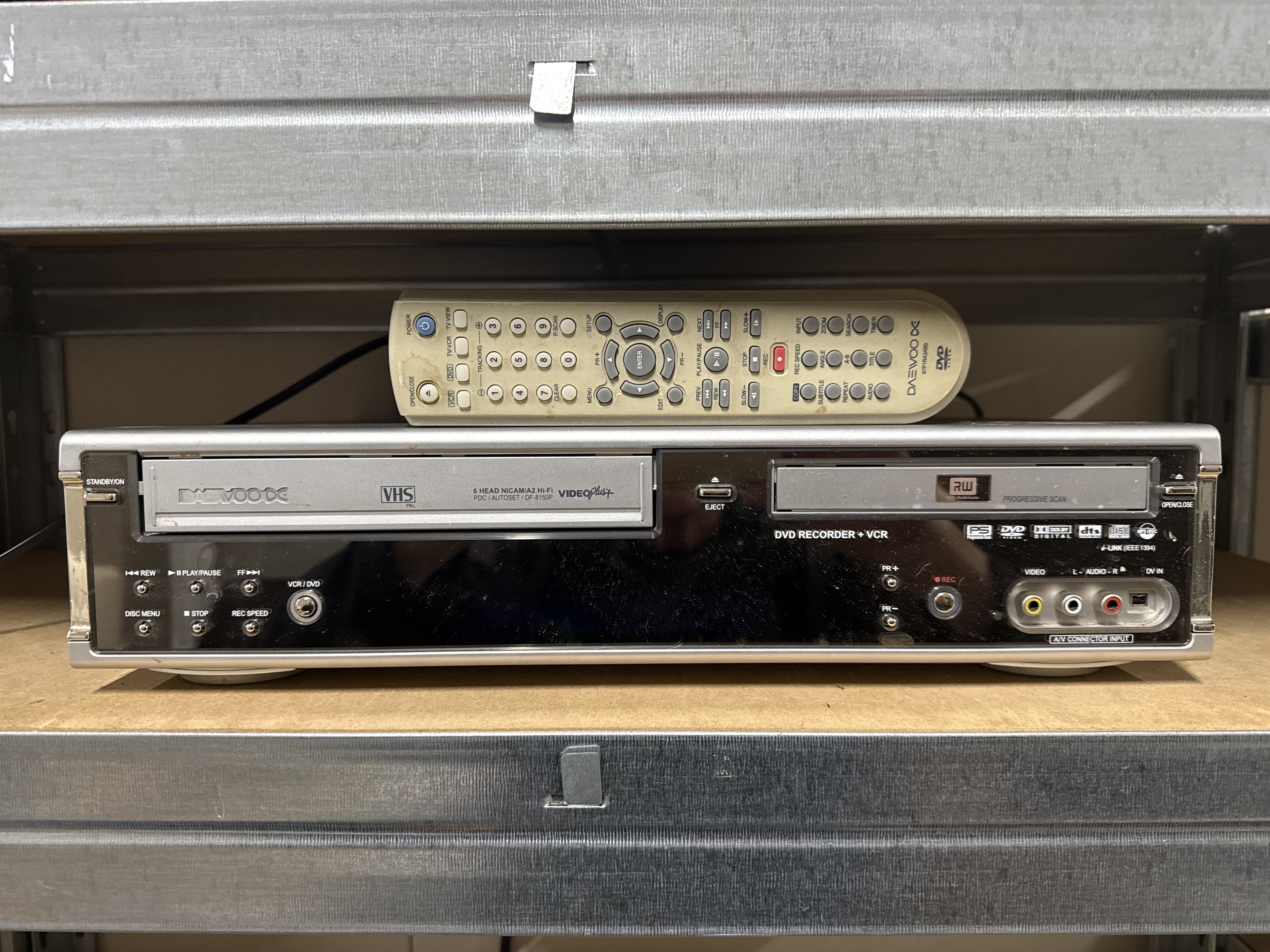 Daewoo DF-8150P DVD Recorder and VCR Player with Remote Control