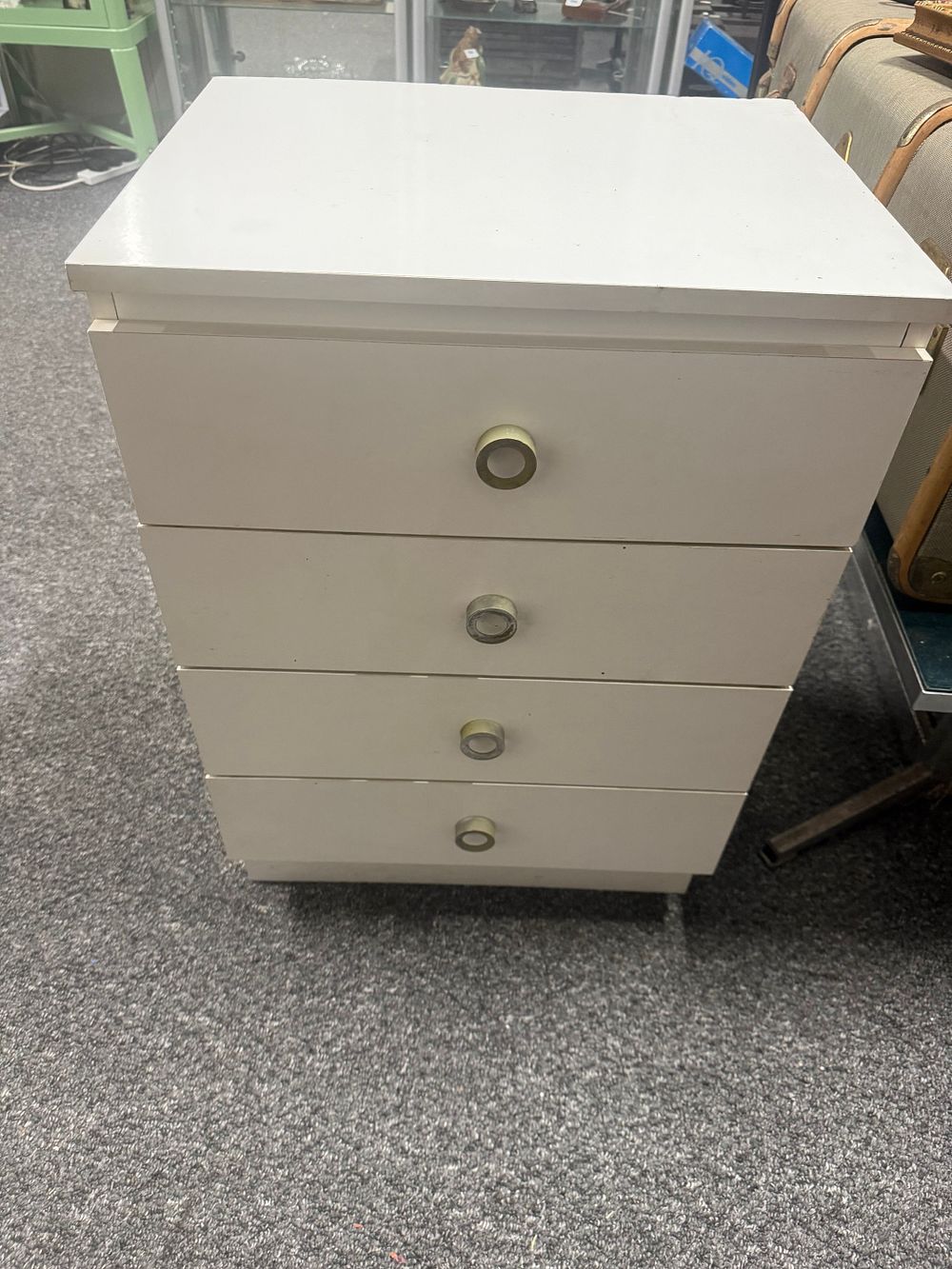 Lot 192: A modern white four-drawer chest with circular ring pulls