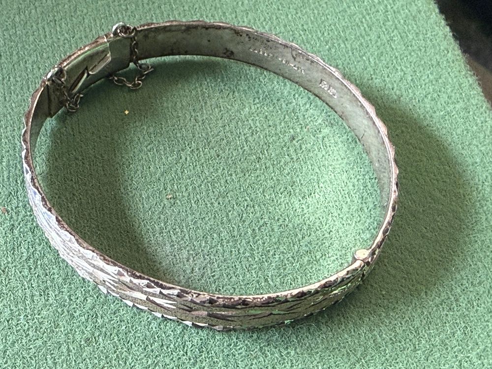 Lot 130d: Sterling Silver Hinged Bangle