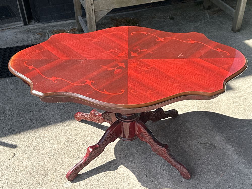 Lot 256: Ornate Coffee Table