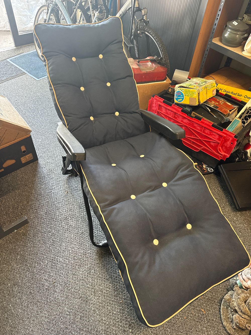 Lot 267: Comfy Sun Lounger