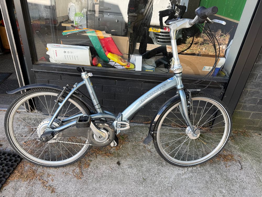 Lot 269: Batavus Folding Commuter Bike