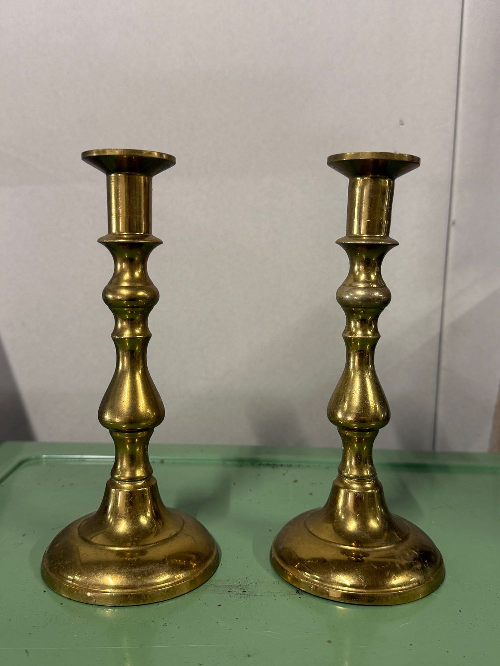 Lot 175: A pair of traditional brass baluster form candlesticks