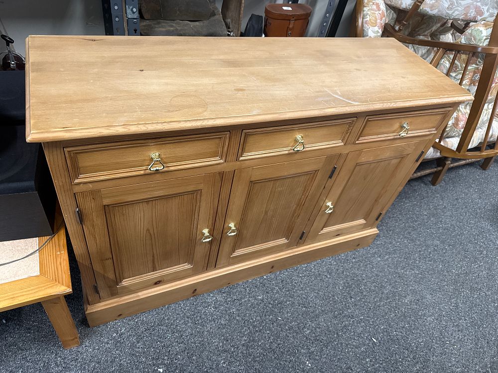 Lot 195: A contemporary pine three-drawer and three-door farmhouse sideboard