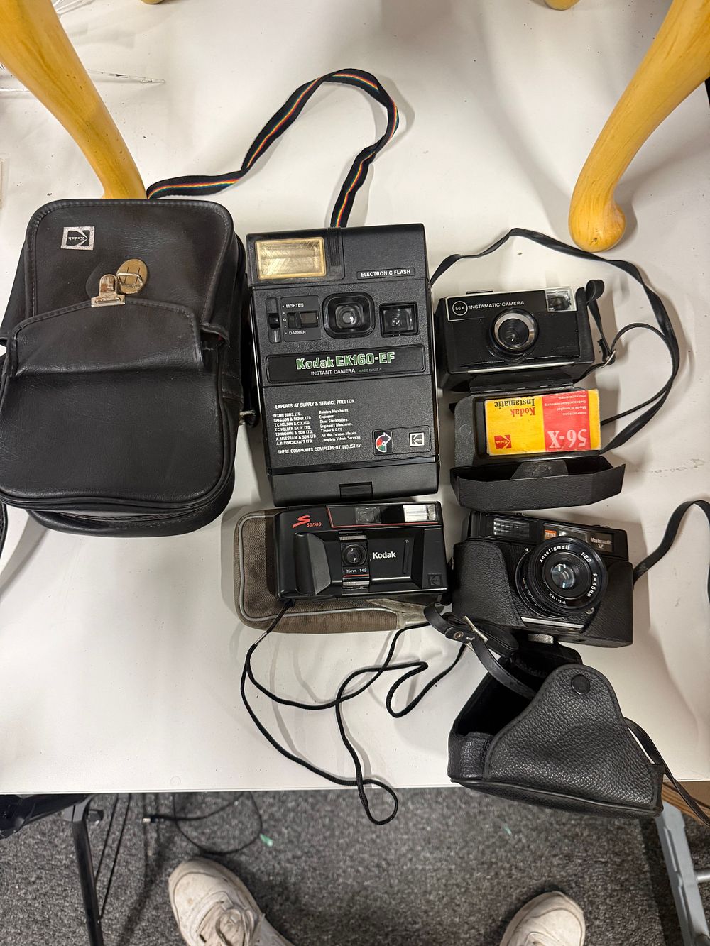 Lot 207: A collection of vintage cameras including Braun Paxette and Kodak models