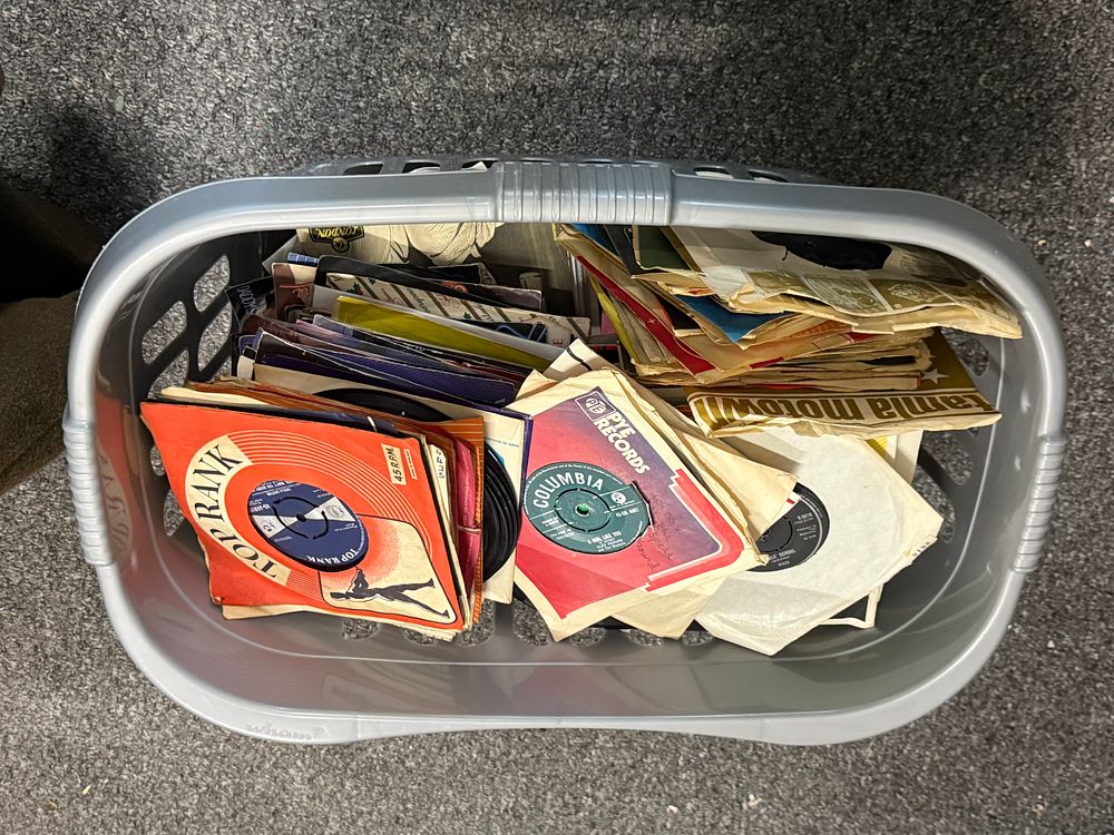 Lot 221: An Assortment of Vintage 1950s and 1960s 7 Inch Singles