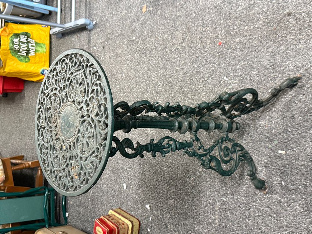 Lot 224: Victorian Style Ornate Cast Iron Pedestal Garden Plant Stand