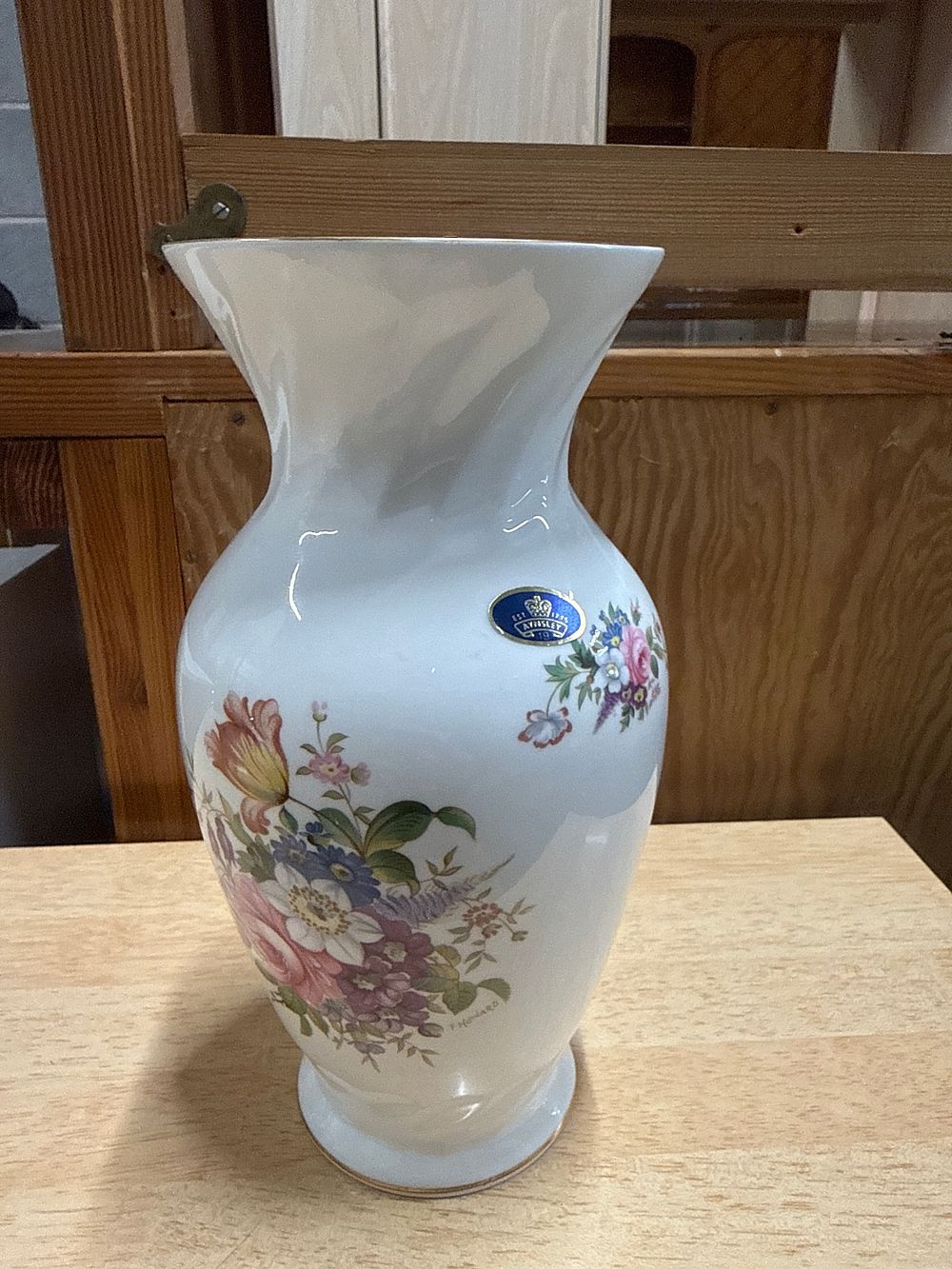 Lot 10: Aynsley bone china Howard Sprays floral bud vase