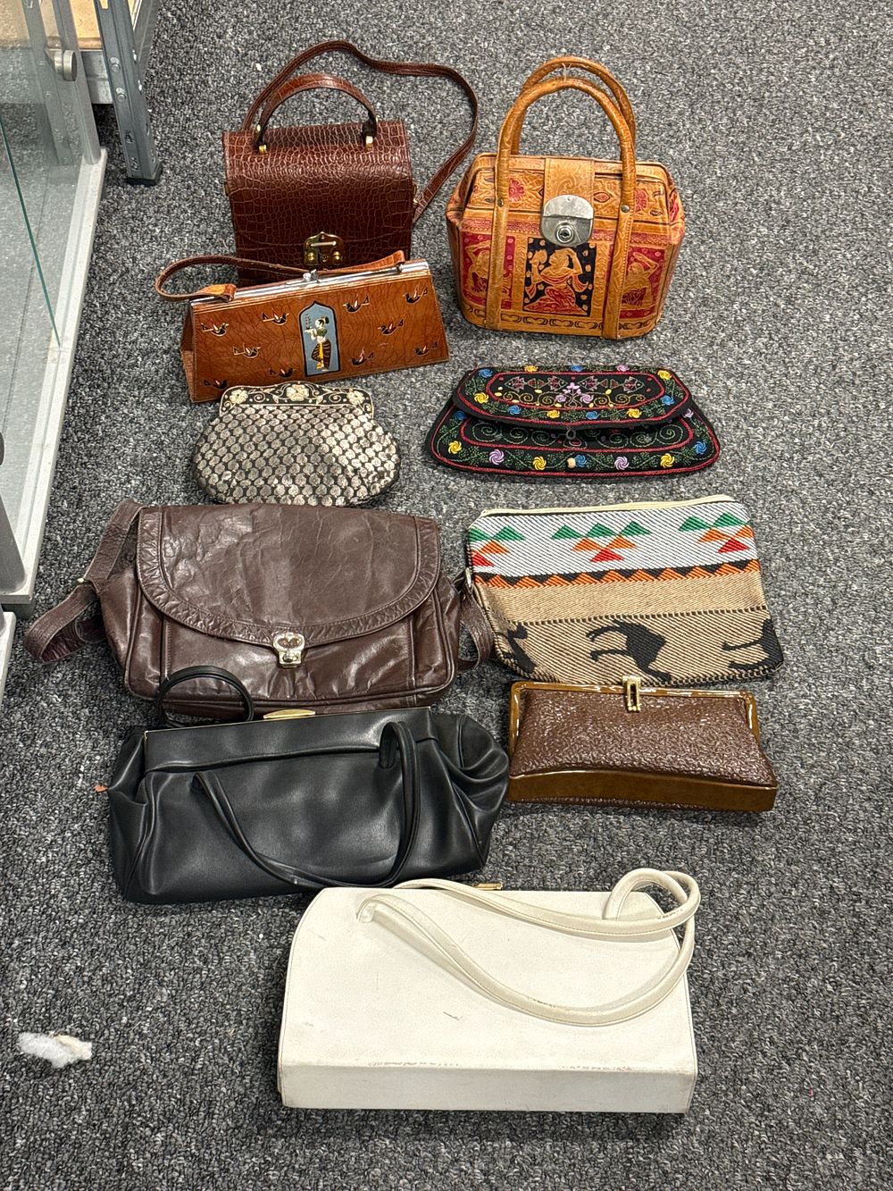 Lot 14: A Collection of Ten Assorted Vintage Handbags and Evening Clutches