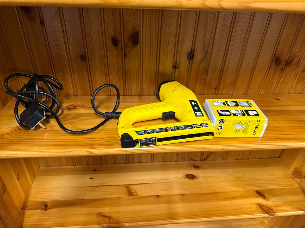 Lot 22: A Stanley TRE550 Type 2 electric staple and nail gun