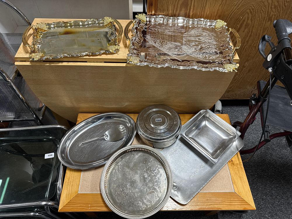 Lot 25: A collection of decorative silver-plated and stainless steel tableware