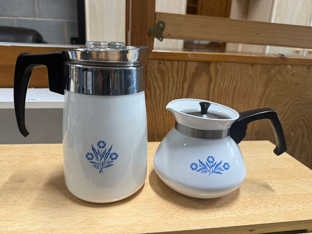 Lot 31: Two vintage glass-ceramic beverage servers with blue cornflower decoration