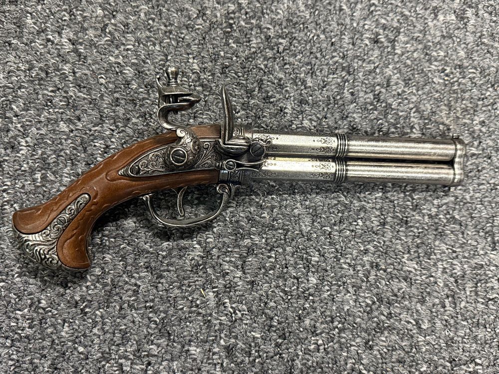 Lot 81: A decorative 18th-century style over-under double-barrel flintlock replica pistol