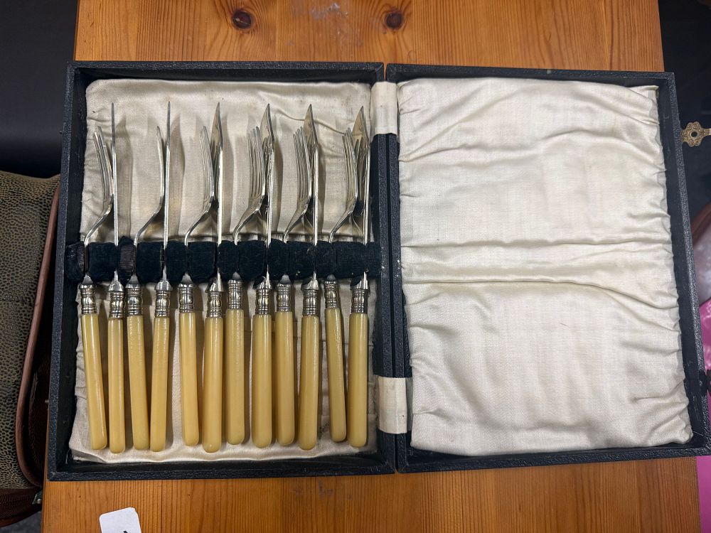 Lot 38: Cased twelve-piece set of Victorian silver-plated fish cutlery