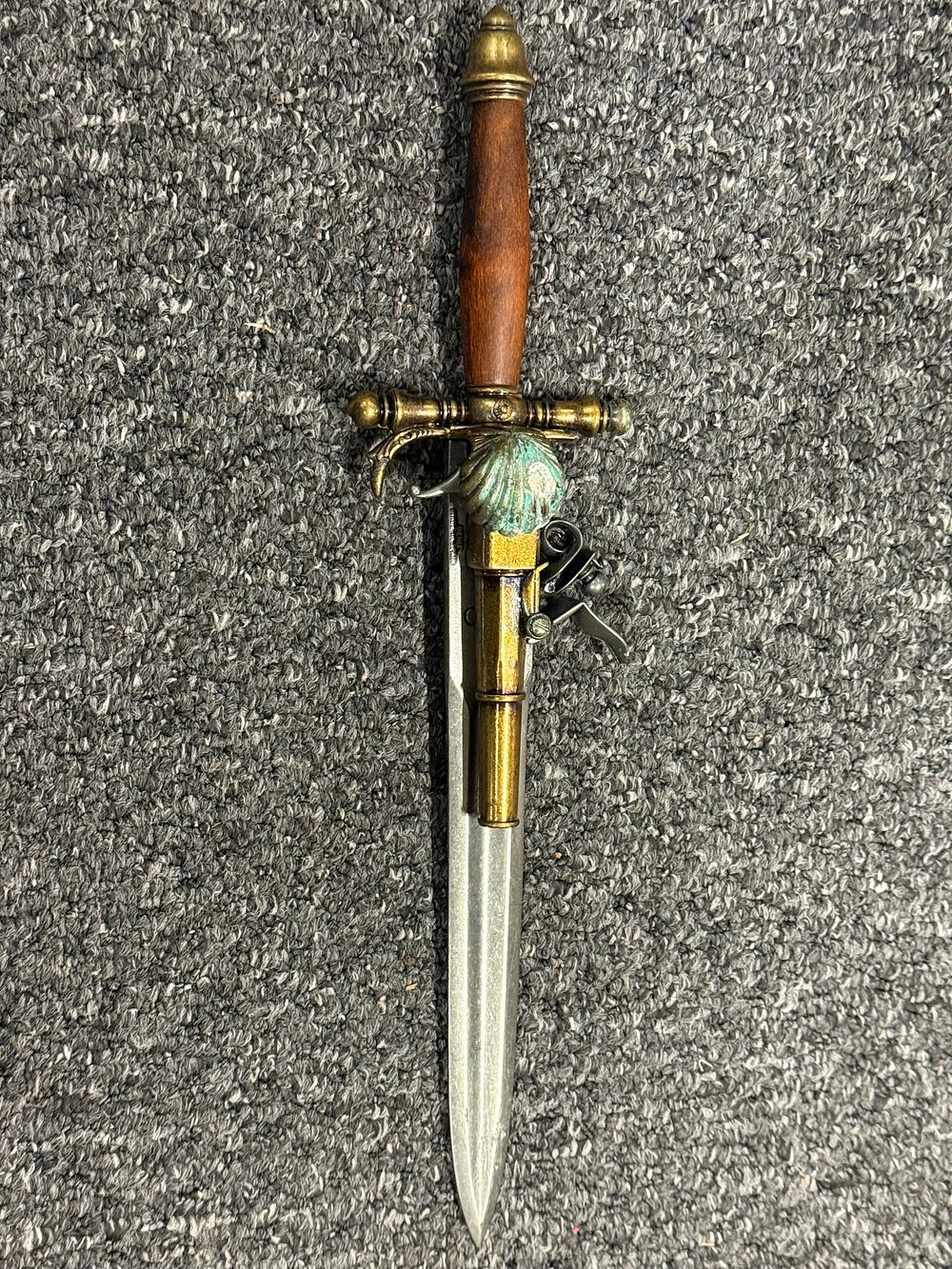 Lot 73: A Spanish Denix reproduction 18th-century French flintlock pistol-dagger