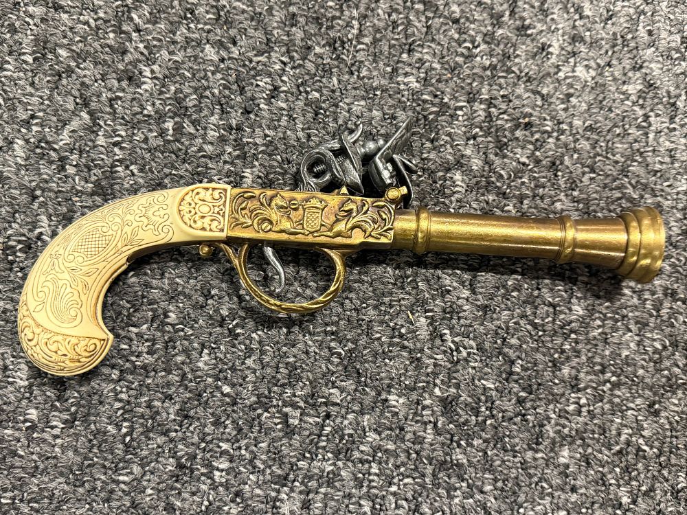Lot 80: Ornate gold-tone decorative flintlock blunderbuss replica pistol