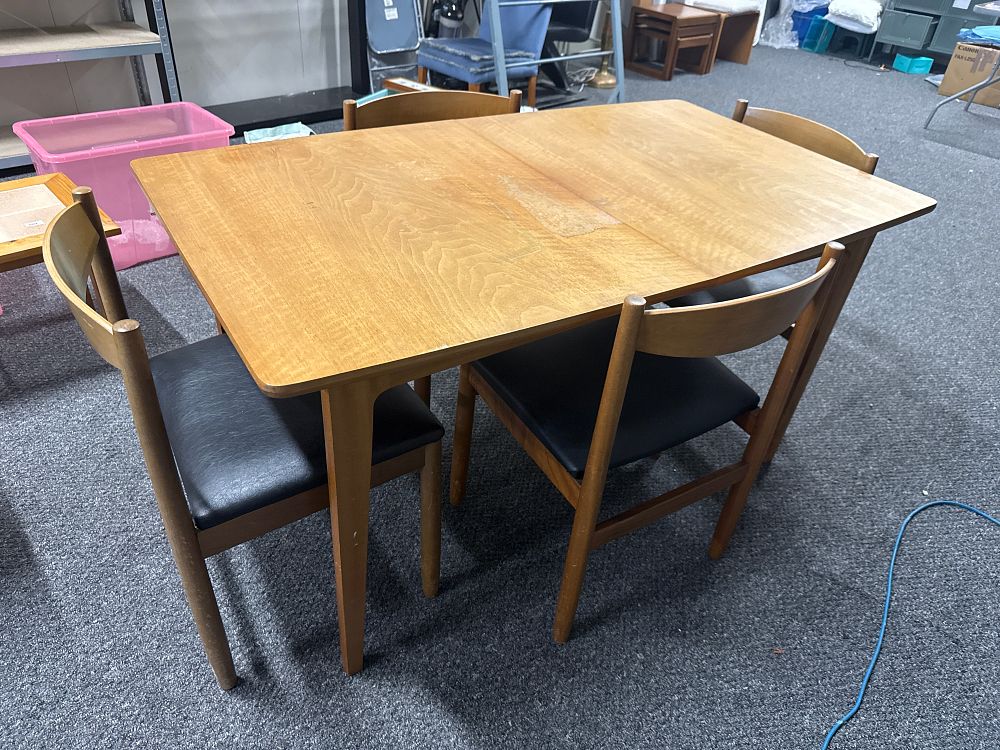Lot 98: A Mid-Century Modern Extending Dining Table and Set of Chairs