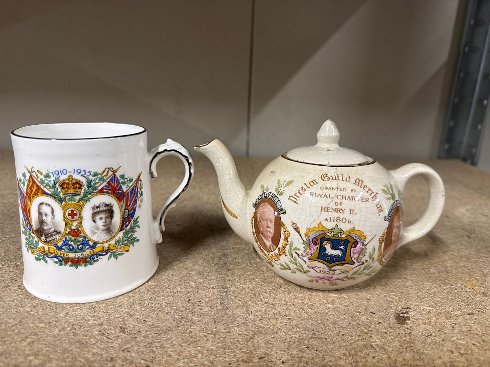 Lot 128: Two British commemorative ceramic items including a Royal Jubilee mug