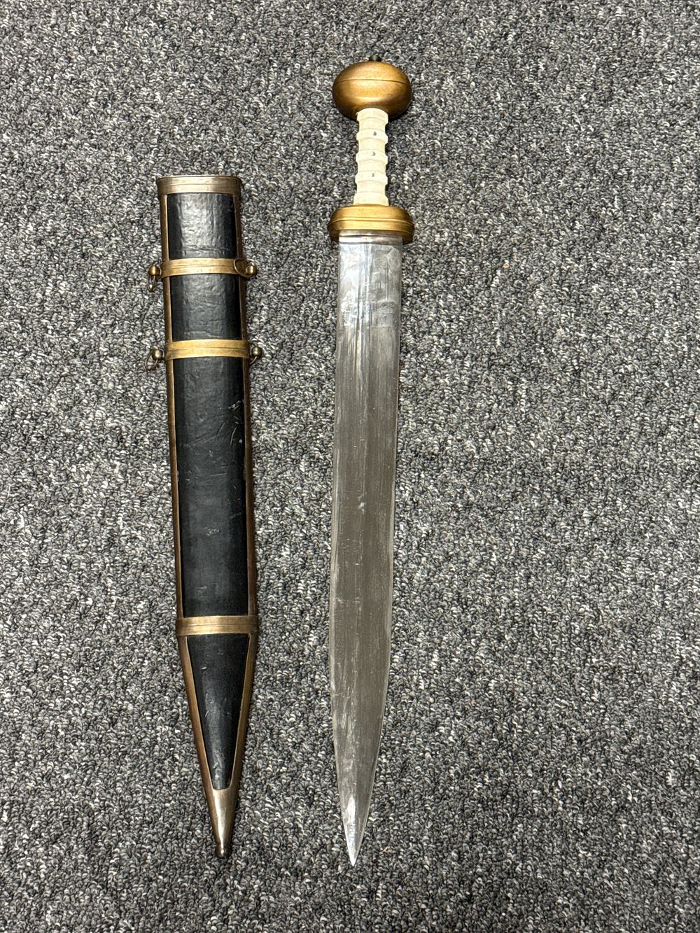 Lot 133: A Roman style gladius short sword with a matching scabbard