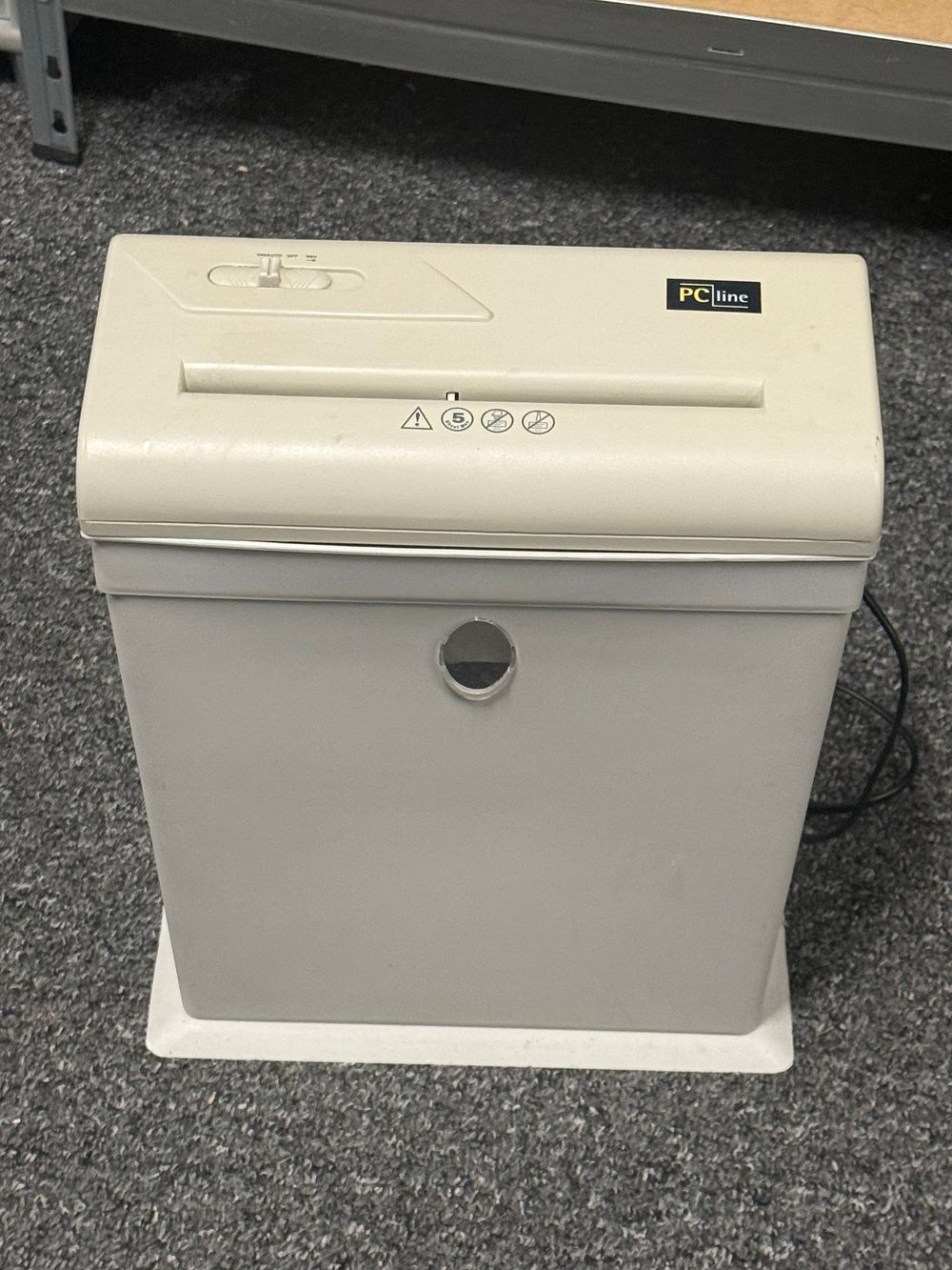 Lot 160: PC Line upright office paper shredder with five sheet capacity
