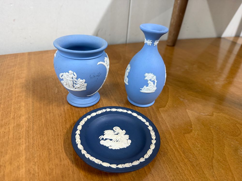 Lot 88: A trio of blue Jasperware stoneware vases and dish