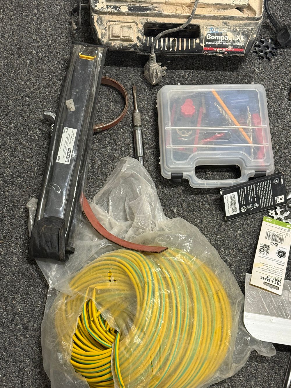 Lot 174: An Assortment of Professional Trade and DIY Tools