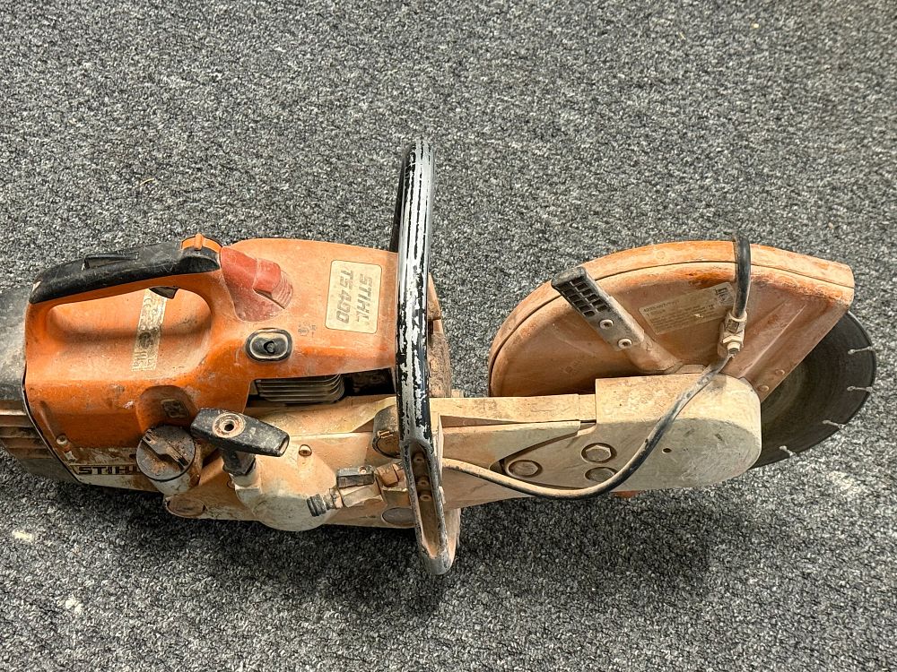 Lot 176: Working Stihl TS 400 petrol powered concrete cut-off saw. Runs well and spins like a labour politician , very very quickly