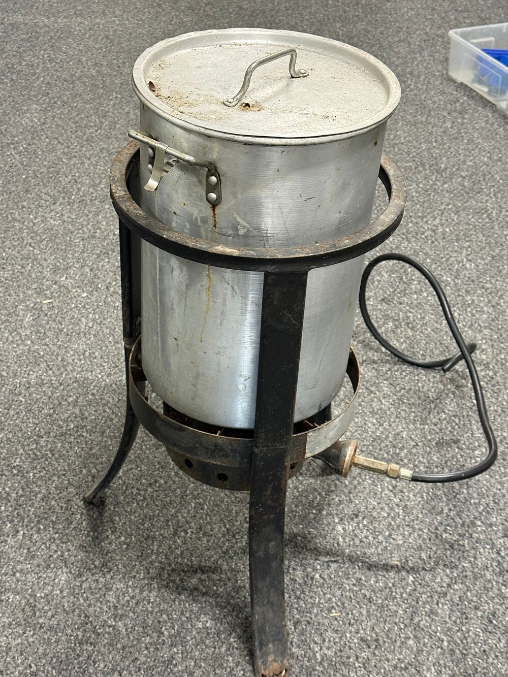 Lot 179: Portable aluminium gas fired outdoor boiler with steel stand