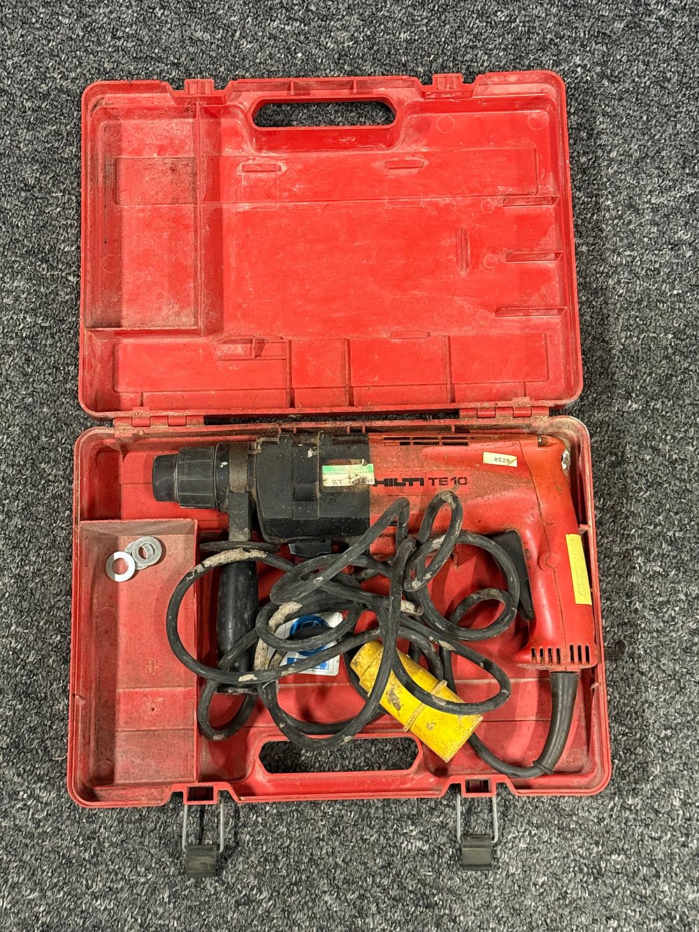 Lot 181: Hilti TE 10 rotary hammer drill in original red case
