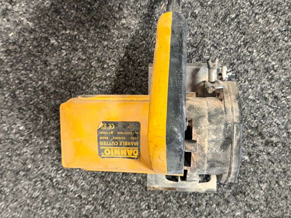 Lot 182: A Dannio corded electric marble cutter with diamond blade