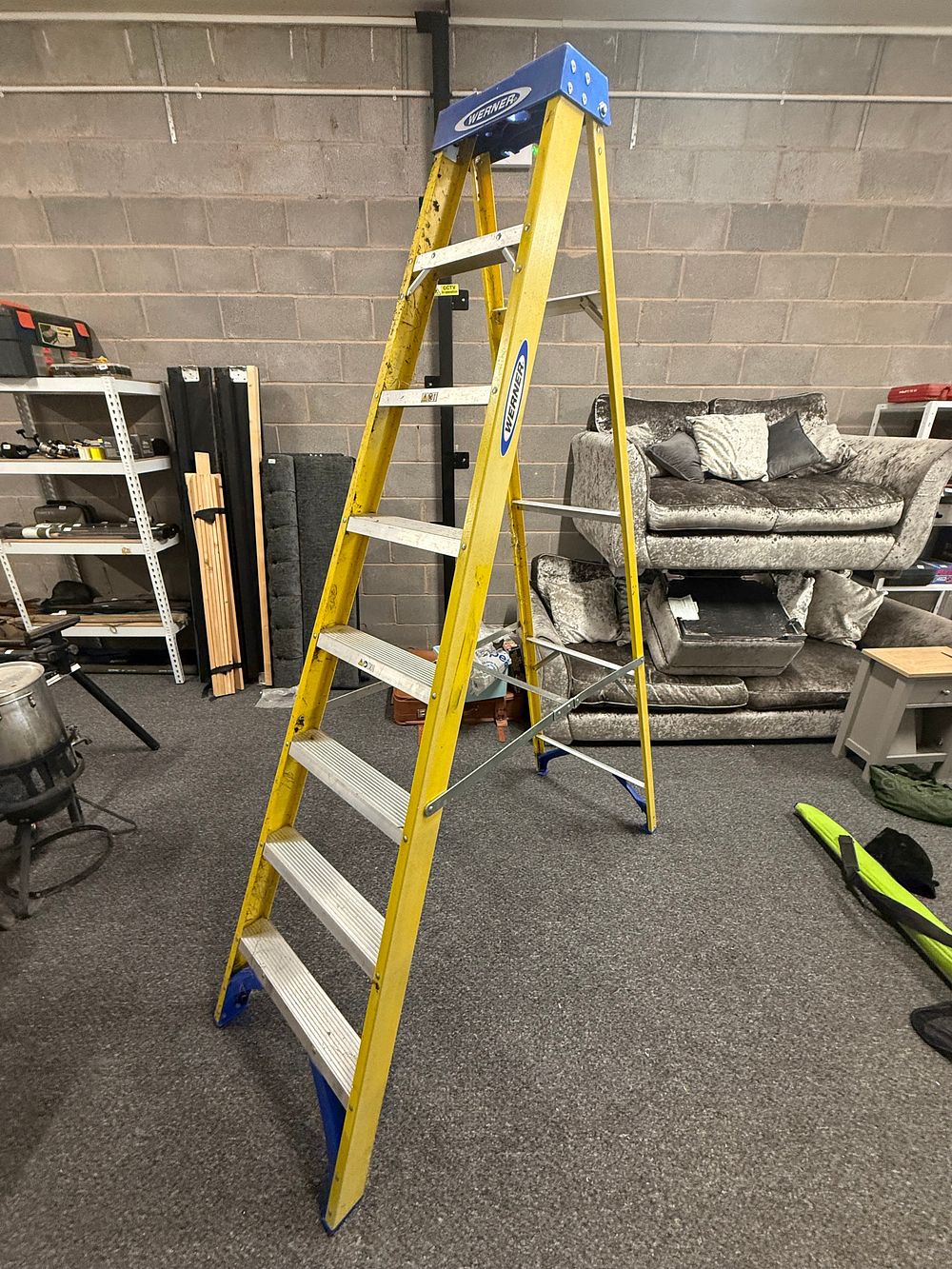Lot 180a: A Werner six tread yellow fibreglass swing back stepladder