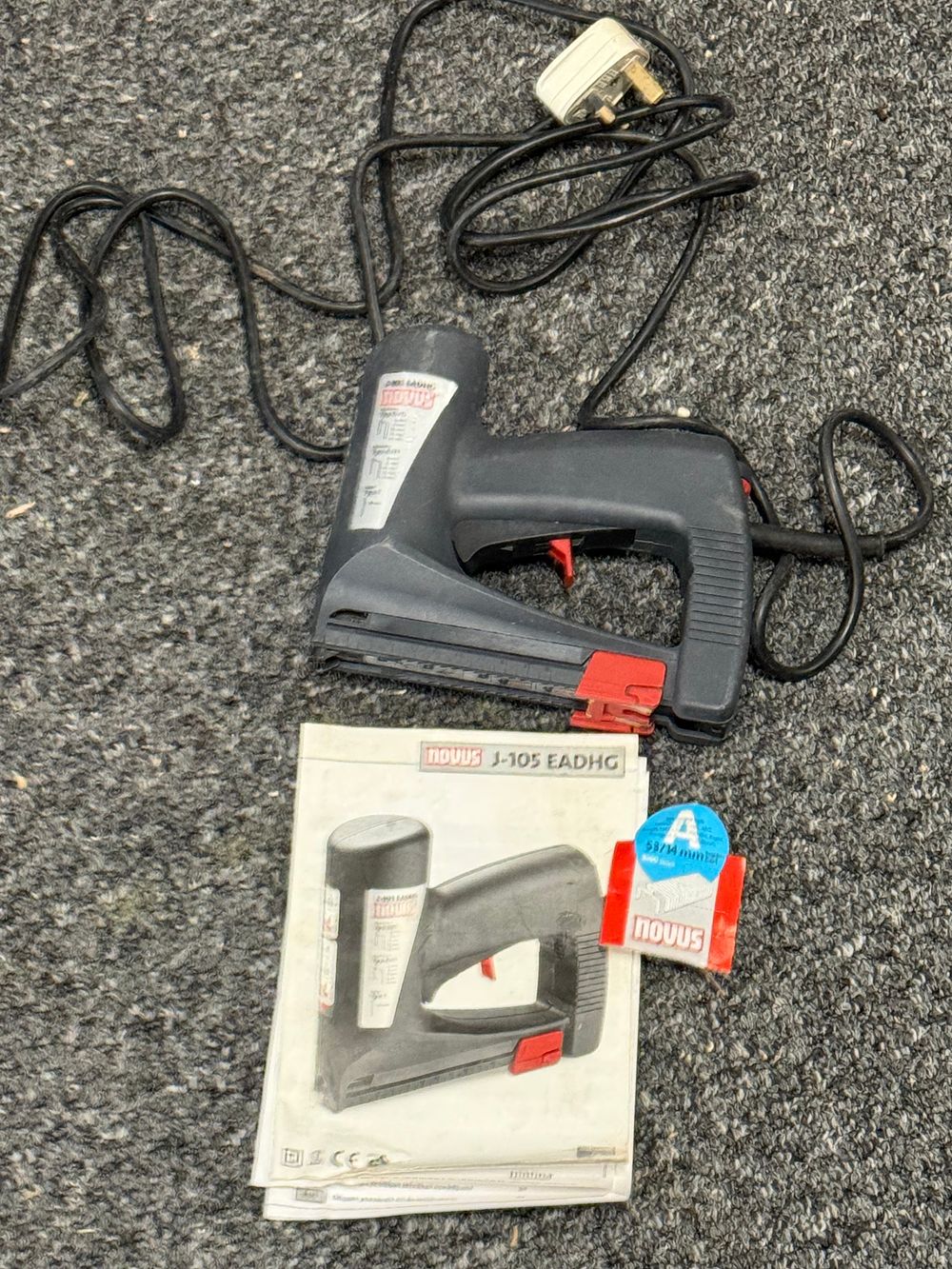 Lot 232: Novus J-105 EADHG electric stapler and nailer with manual