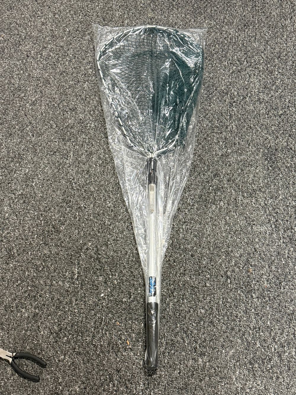 Lot 237: A Stillwater telescopic and folding fishing landing net
