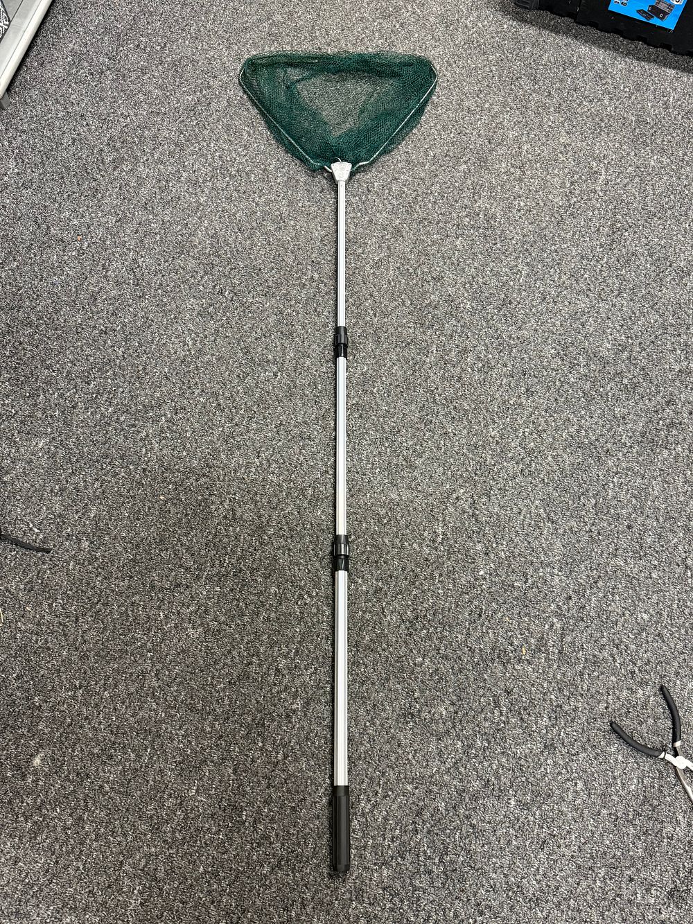 Lot 238: A three section telescopic aluminium folding fishing landing net