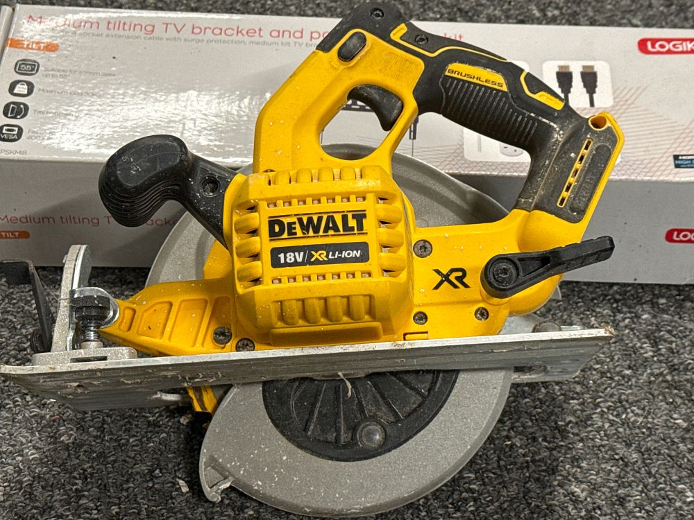 Lot 245: A Working DeWALT 18V XR Brushless Cordless Circular Saw Body. Tested Working with a Dewalt Battery (not included)