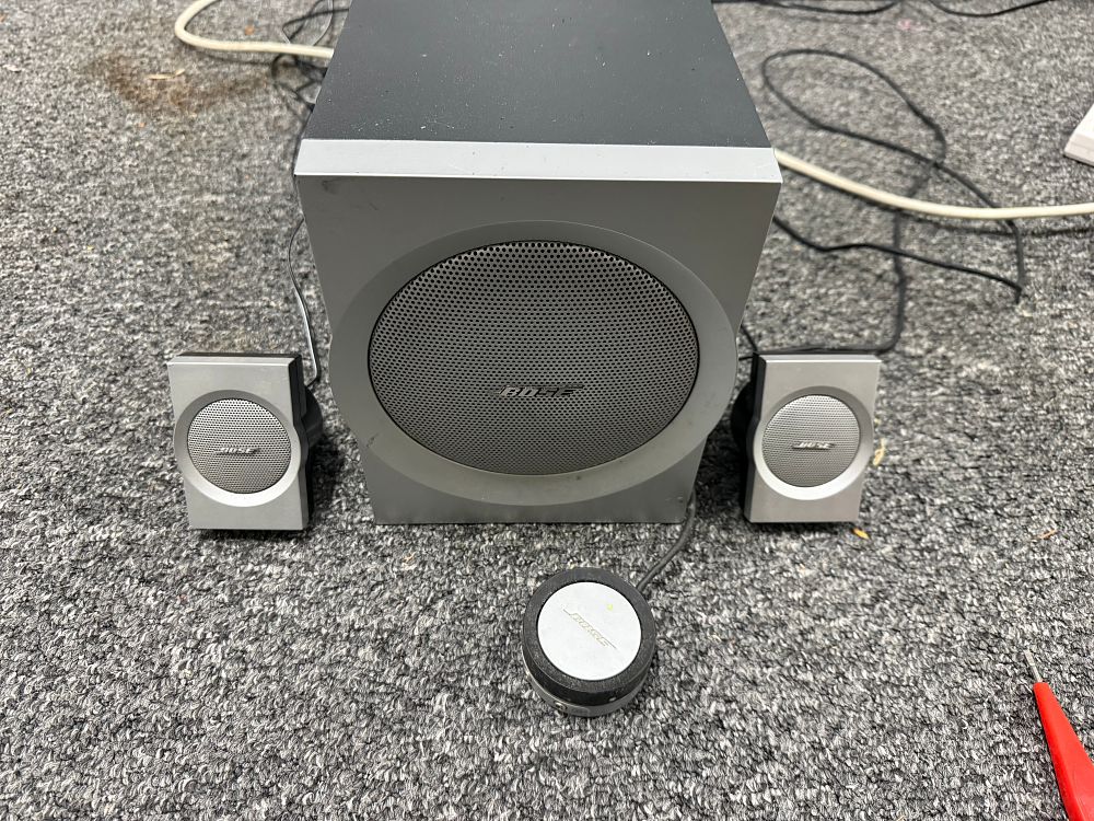Lot 253: A Bose Companion 3 Multimedia Speaker System with Control Pod