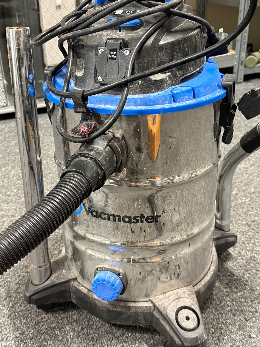 Lot 255: Vacmaster 1400W stainless steel wet and dry industrial vacuum cleaner