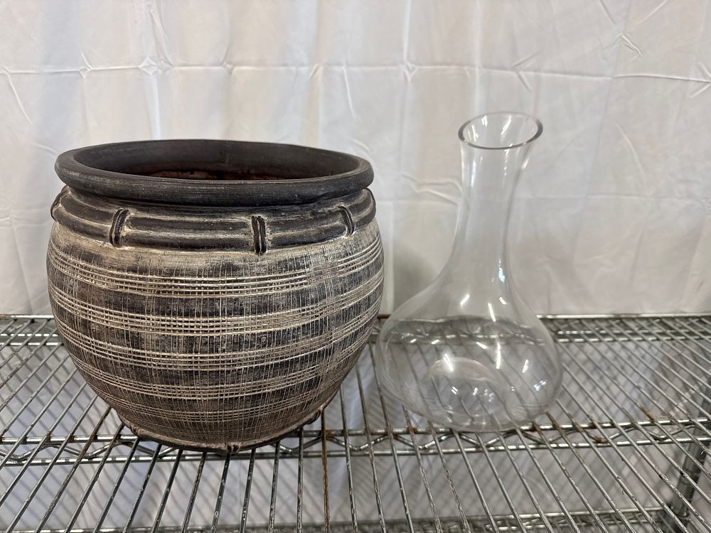 Lot 94a: Two decorative items including a ceramic planter and glass vase