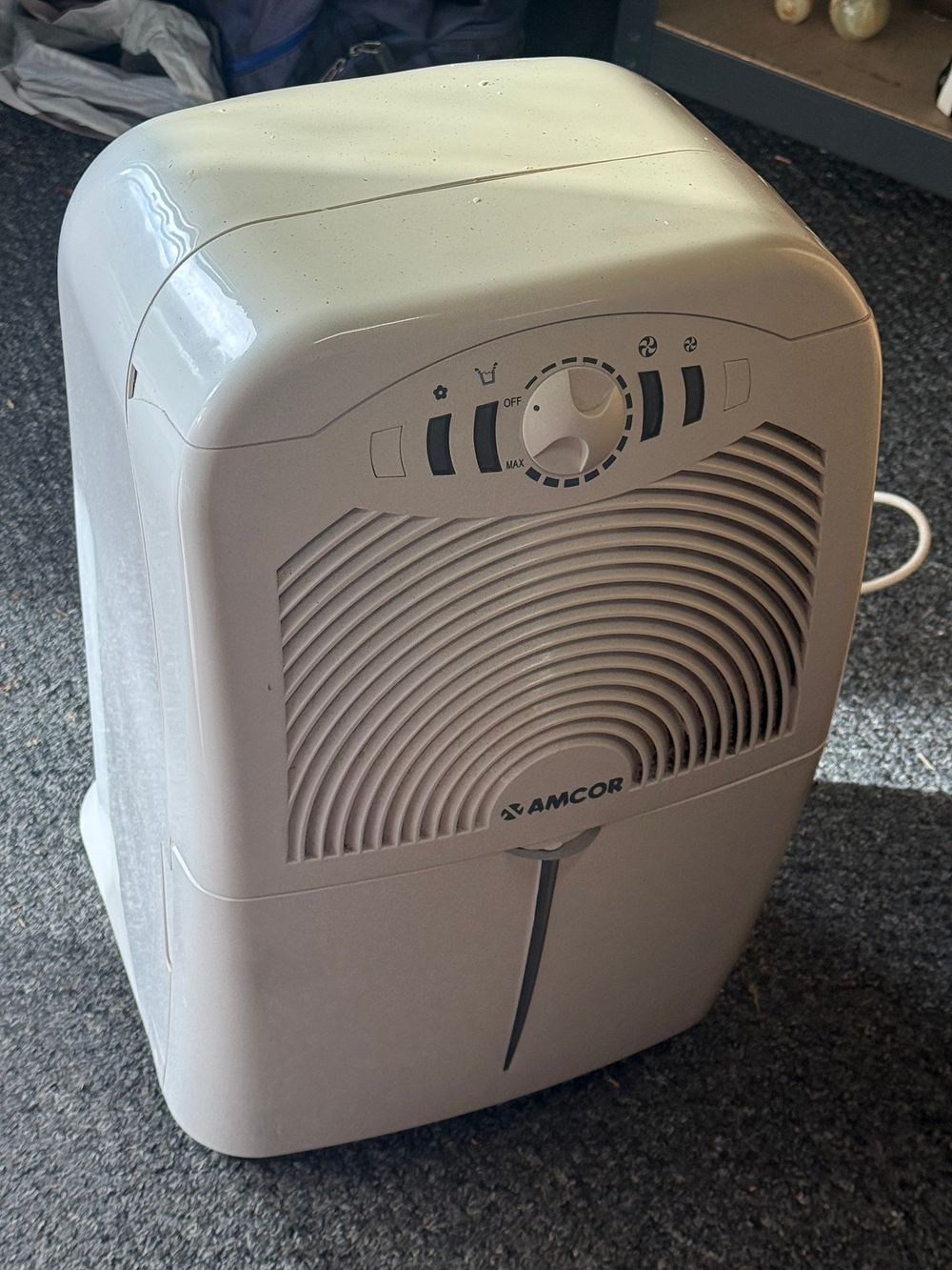 Lot 1: Amcor DC 800 domestic dehumidifier with 12L daily capacity