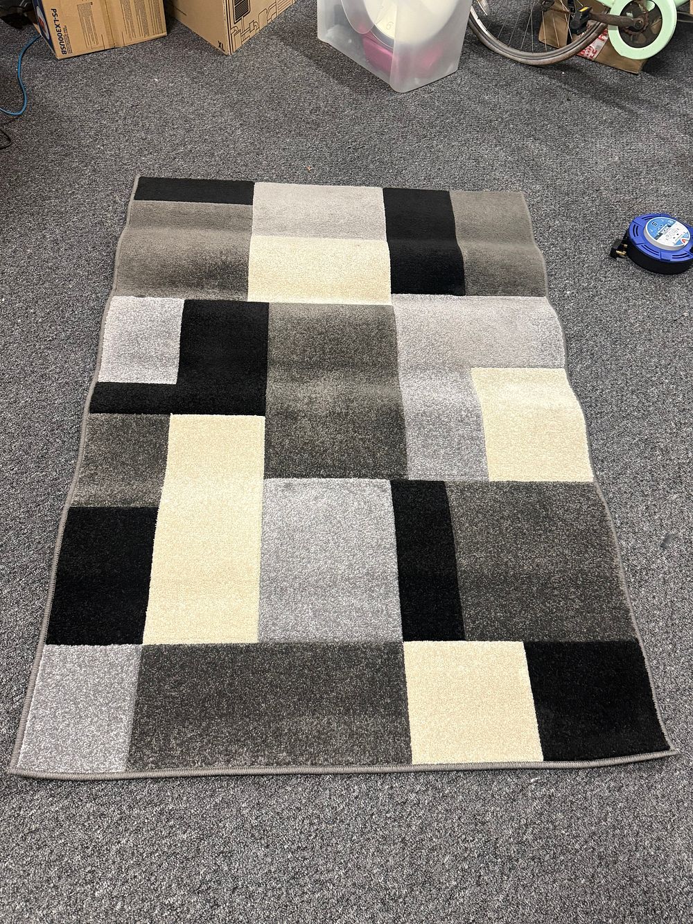 Lot 3: A geometric block patterned area rug in neutral tones