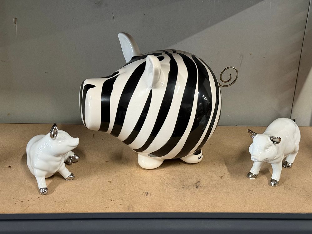 Lot 38: A Salt & Pepper zebra pattern piggy bank and two pig shakers