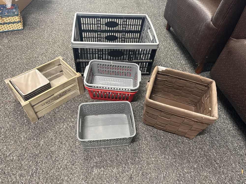 Lot 99: A collection of six assorted domestic storage baskets and crates