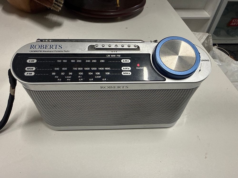 Lot 134: Roberts R9993 Classic Portable Three Band Transistor Radio