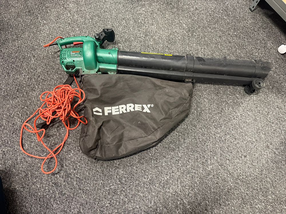 Lot 150: A Ferrex corded electric garden leaf blower and vacuum