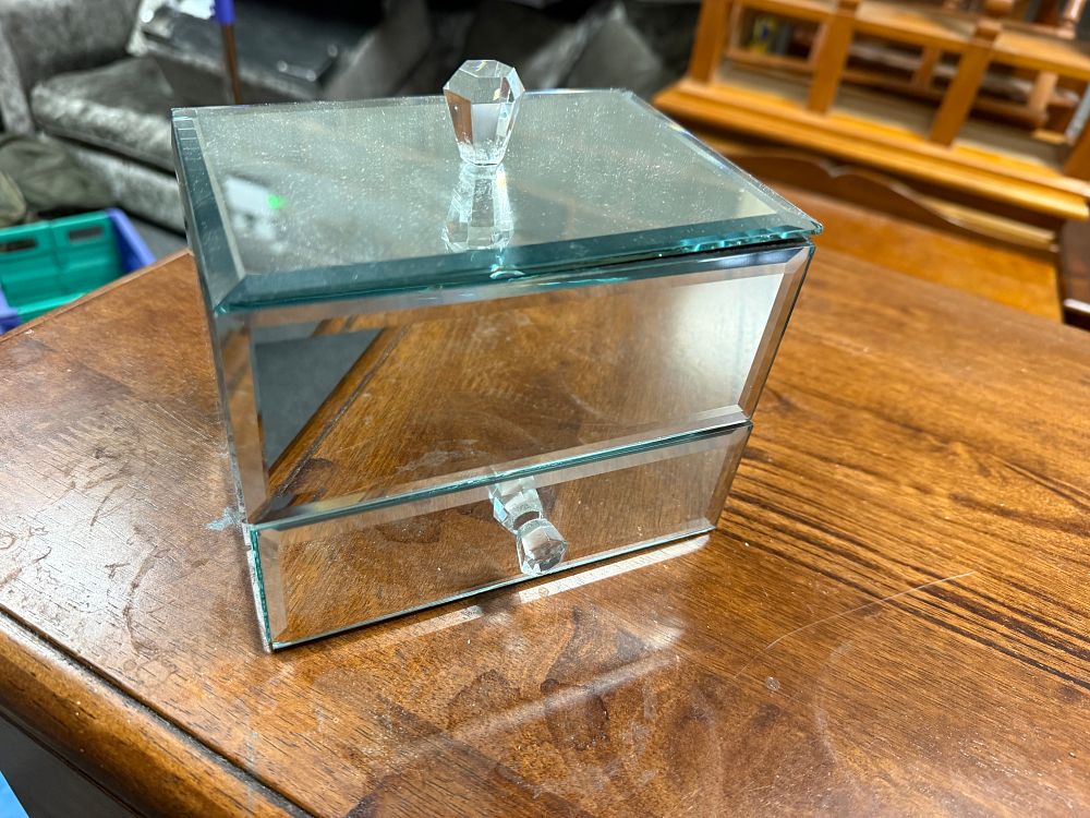 Lot 161: A mirrored two-tier jewellery box and collection of costume jewellery