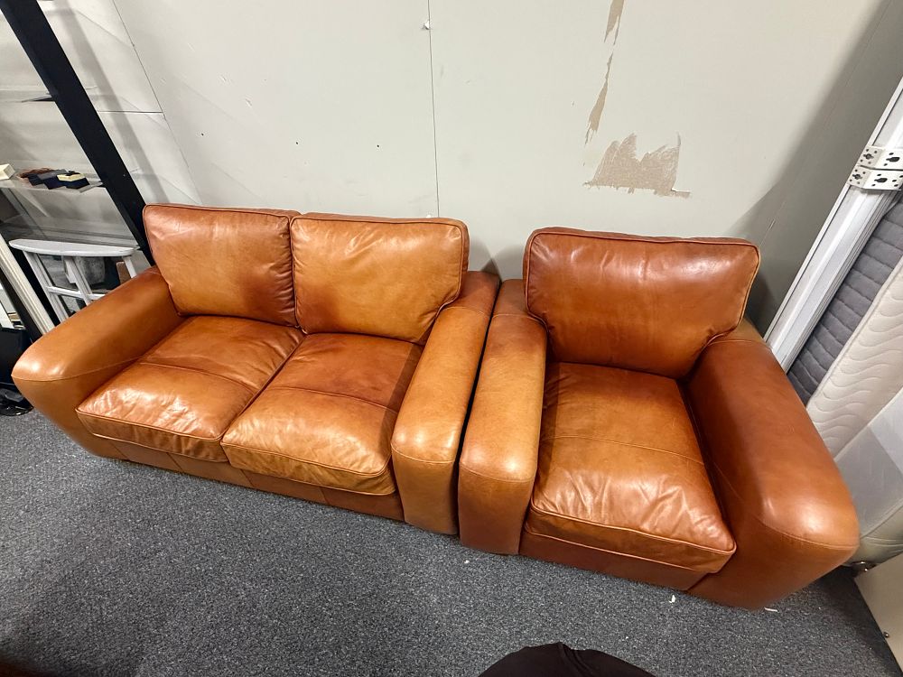 Lot 179: A contemporary tan leather 2 seat settee and matching armchair suite