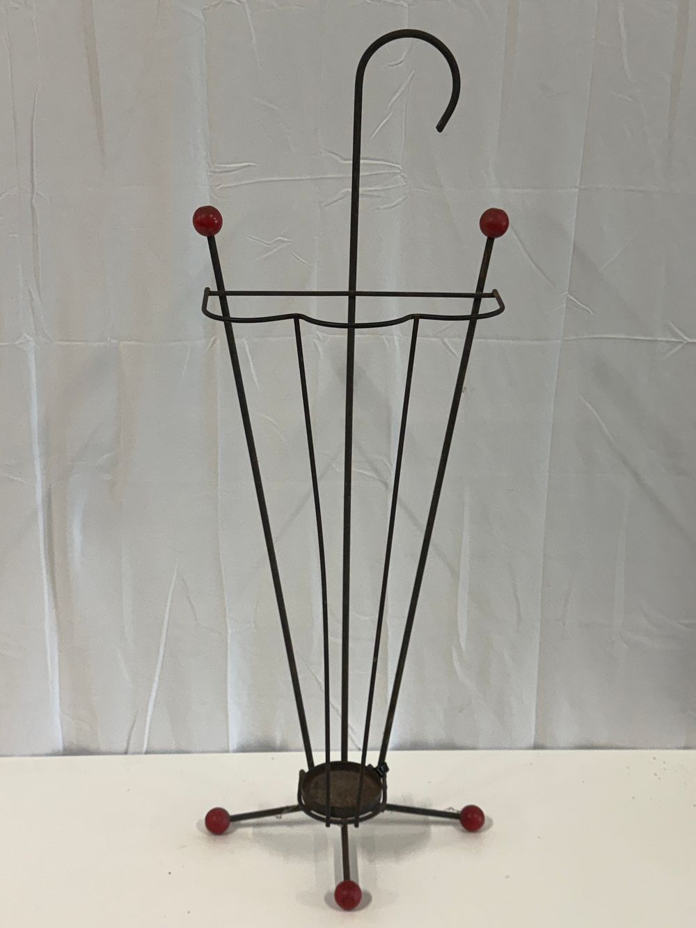 Lot 211: Mid-century modern wirework stand with red atomic finials